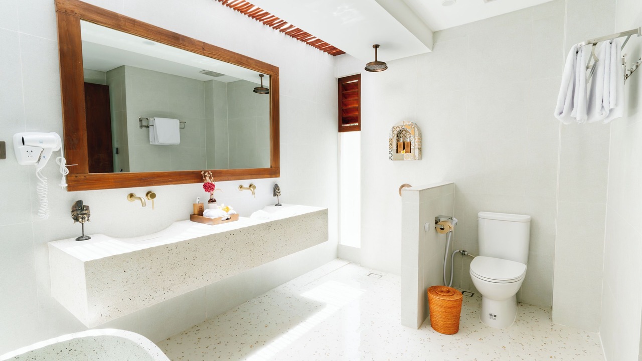 Photo of Bathroom in Kartika Plaza