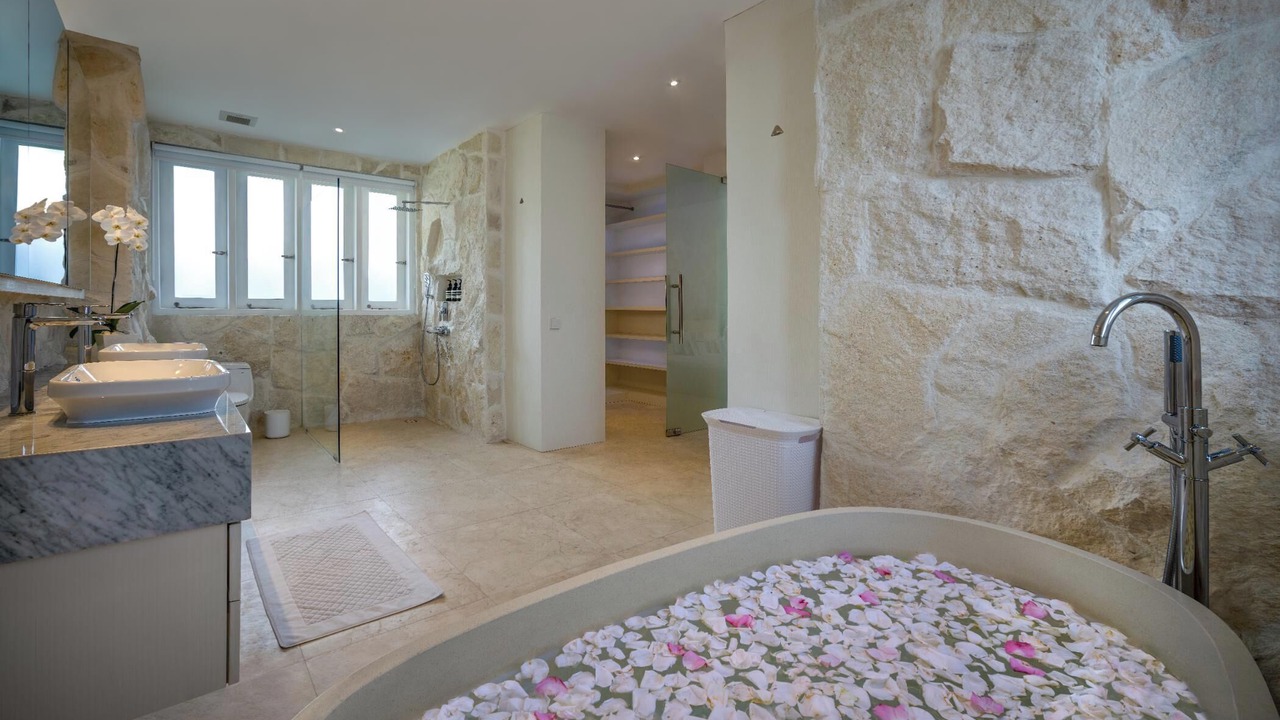 Photo of Bathroom in Sunset Road