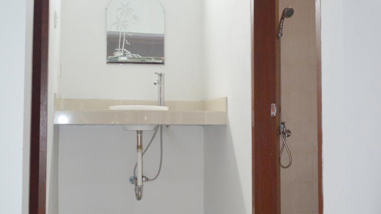 Photo of Bathroom in Kartika Plaza