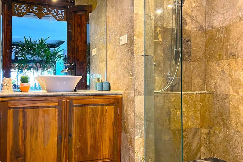 Photo of Bathroom in Petitenget