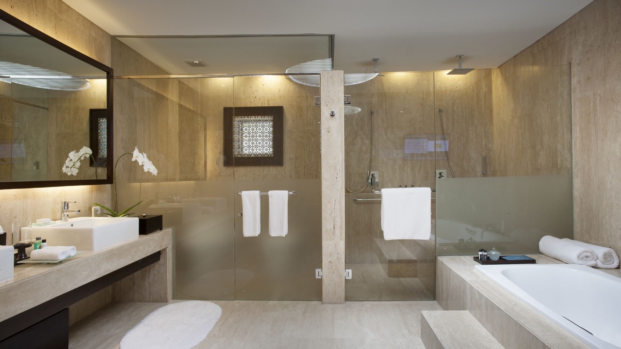 Photo of Bathroom in Kartika Plaza