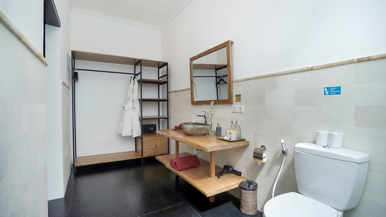 Photo of Bathroom in Laksmana