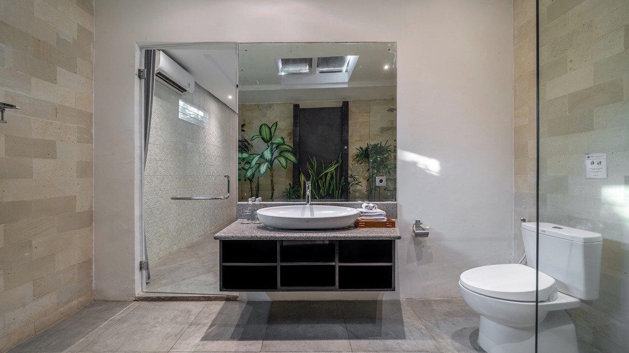 Photo of Bathroom in Laksmana