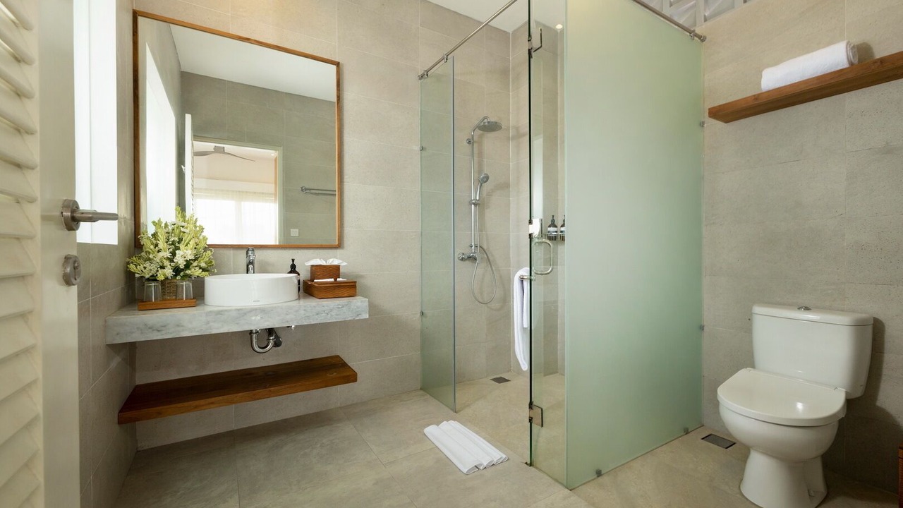 Photo of Bathroom in Sunset Road