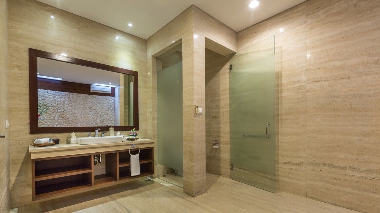 Photo of Bathroom in Sunset Road