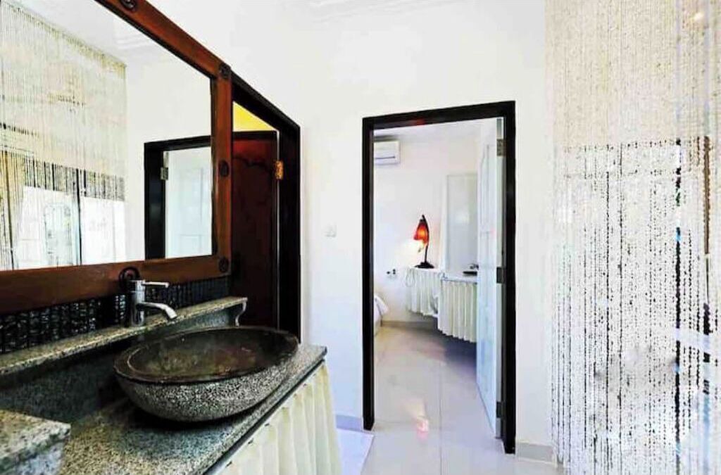Photo of Bathroom in Kartika Plaza