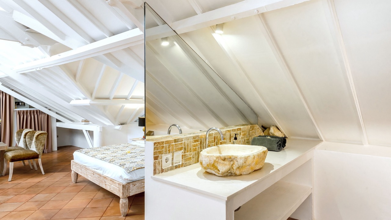Photo of Bedroom in Drupadi