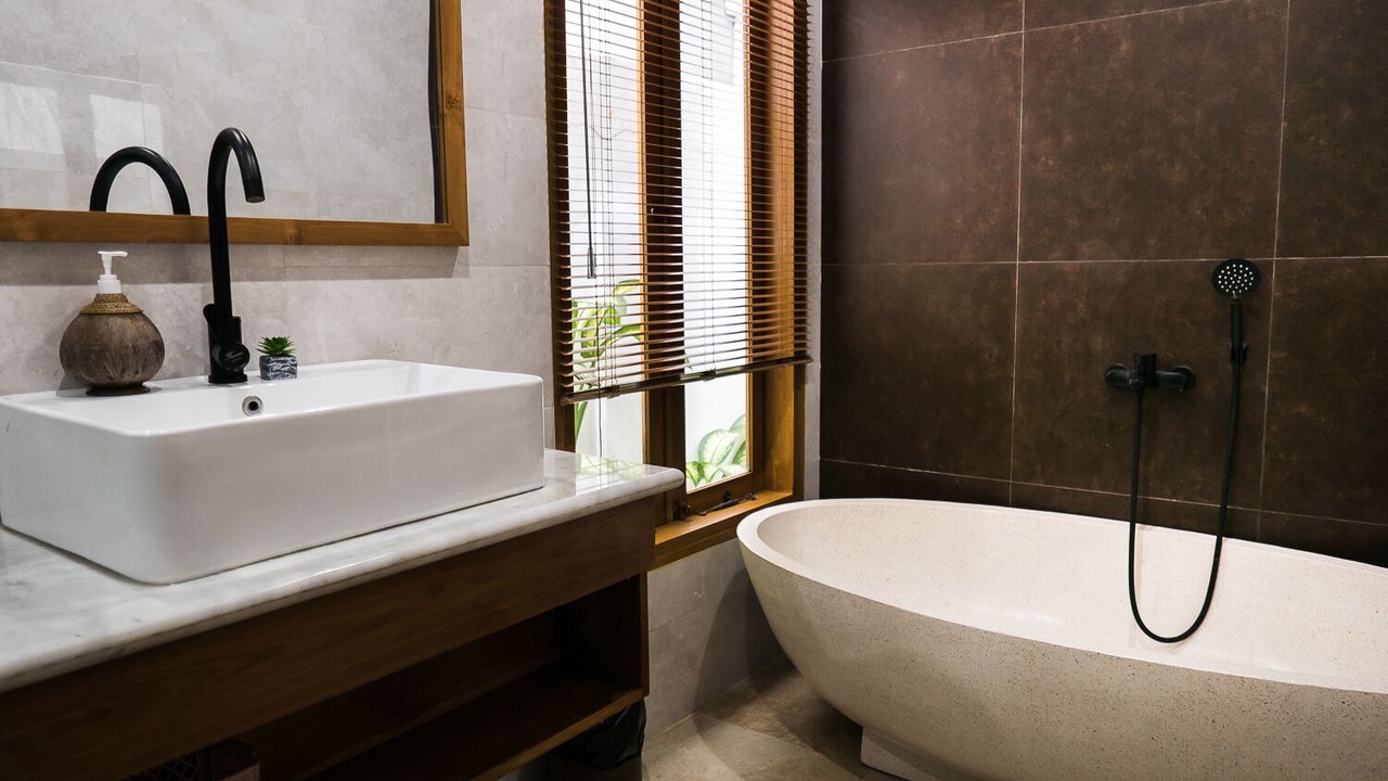 Photo of Bathroom in Kartika Plaza