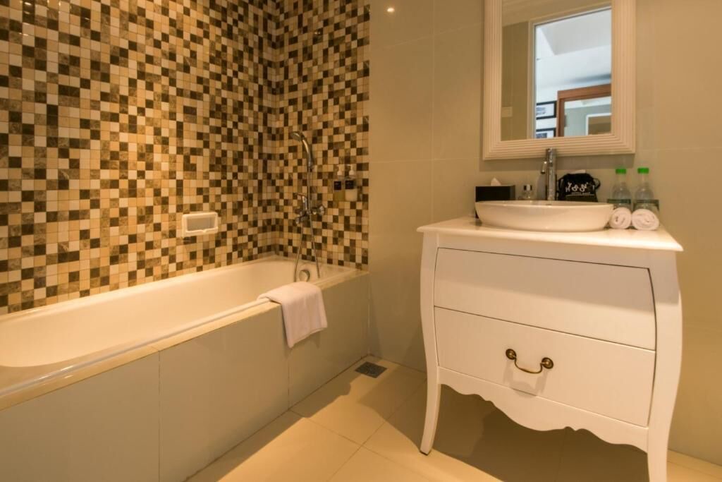 Photo of Bathroom in Kartika Plaza