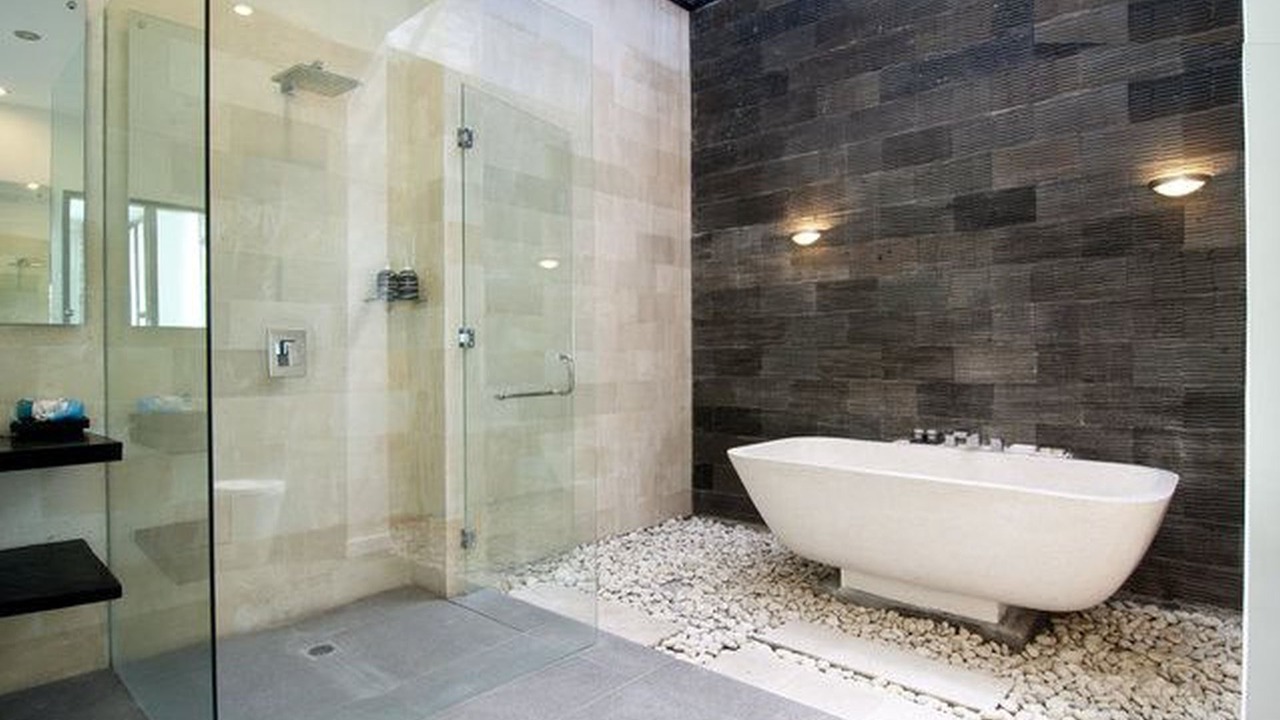 Photo of Bathroom in Sunset Road