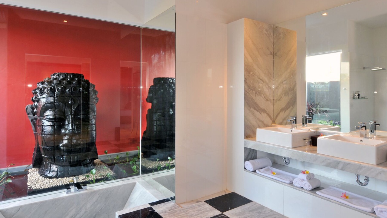 Photo of Bathroom in Sunset Road