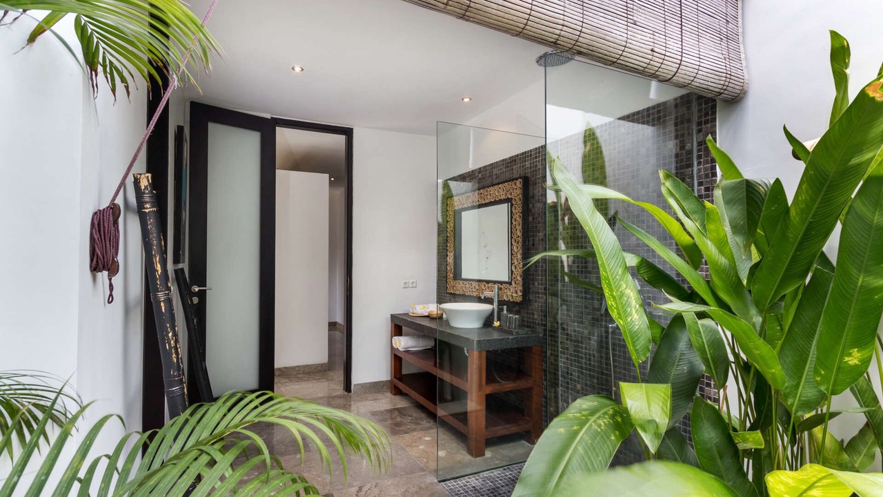 Photo of Bathroom in Petitenget