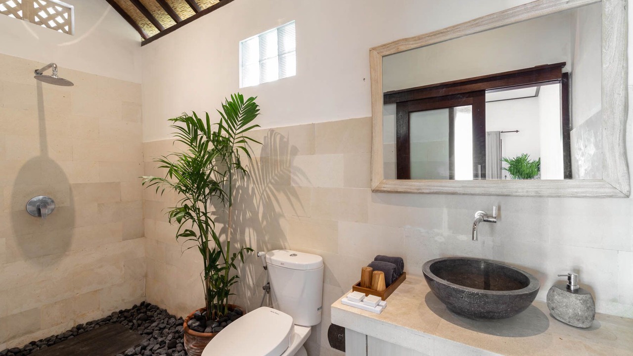 Photo of Bathroom in Petitenget