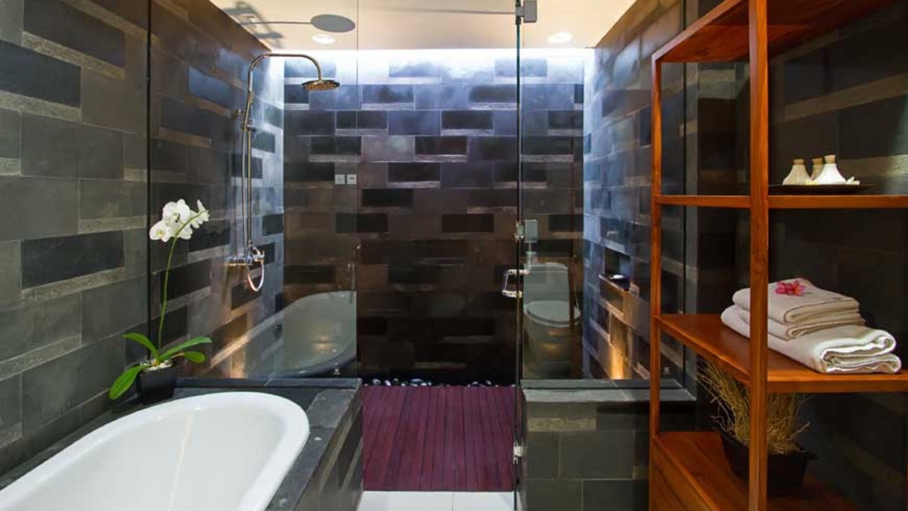 Photo of Bathroom in Kartika Plaza