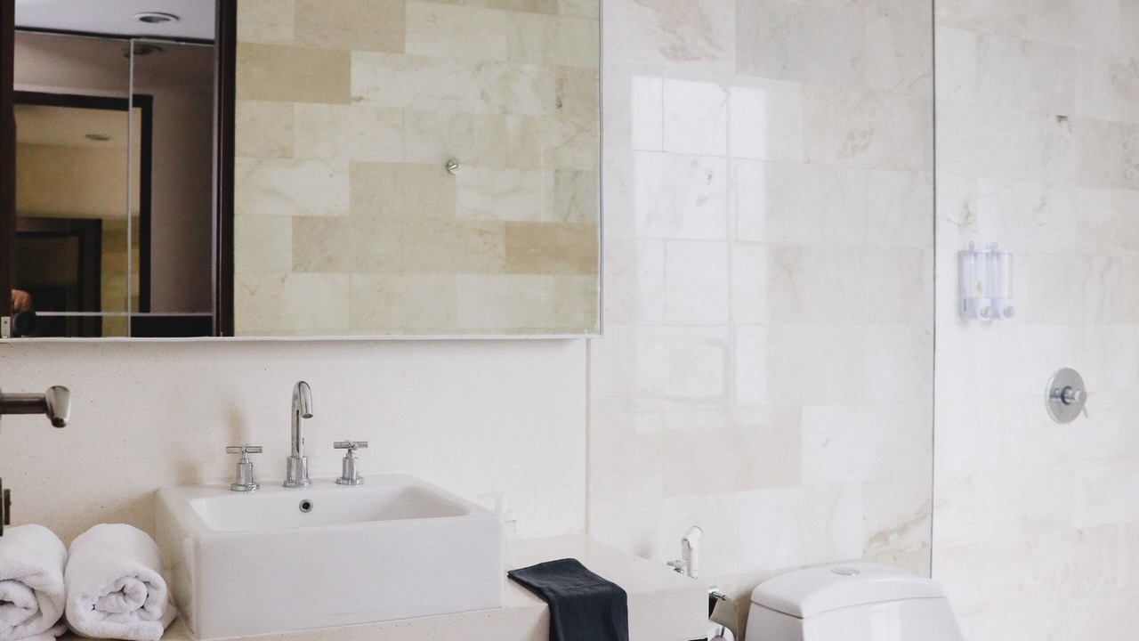 Photo of Bathroom in Kartika Plaza