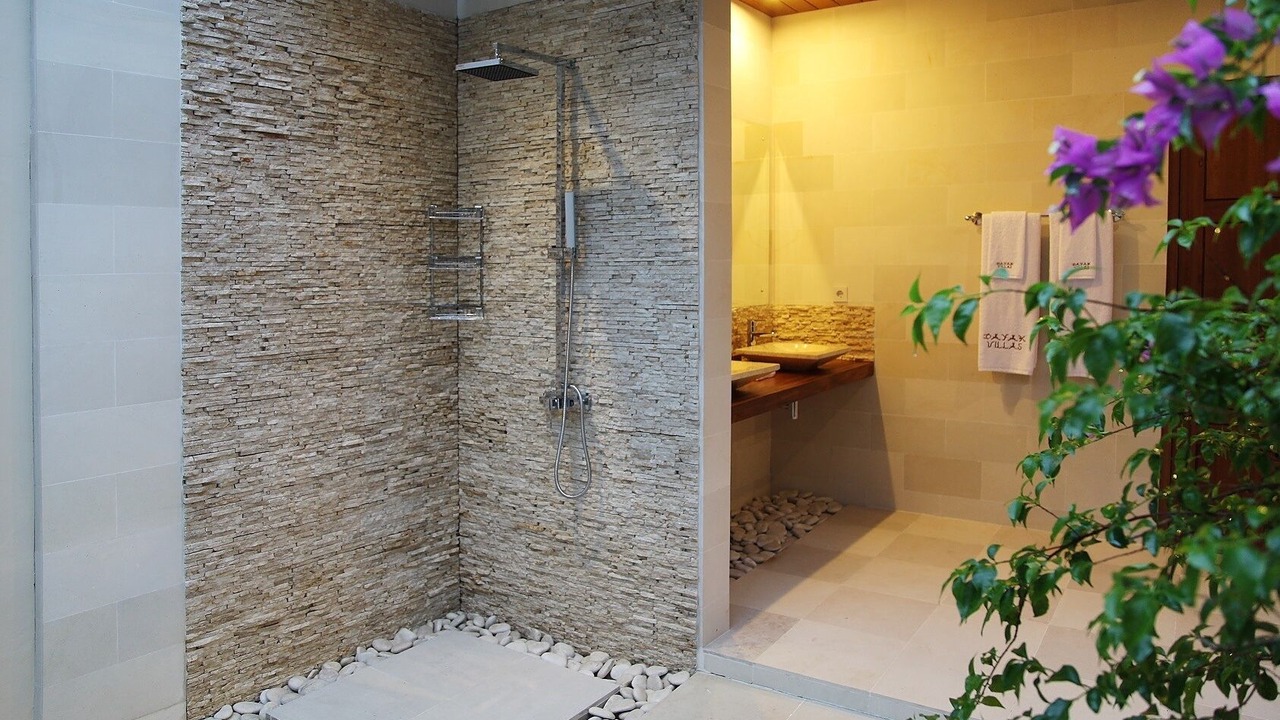 Photo of Bathroom in Sunset Road