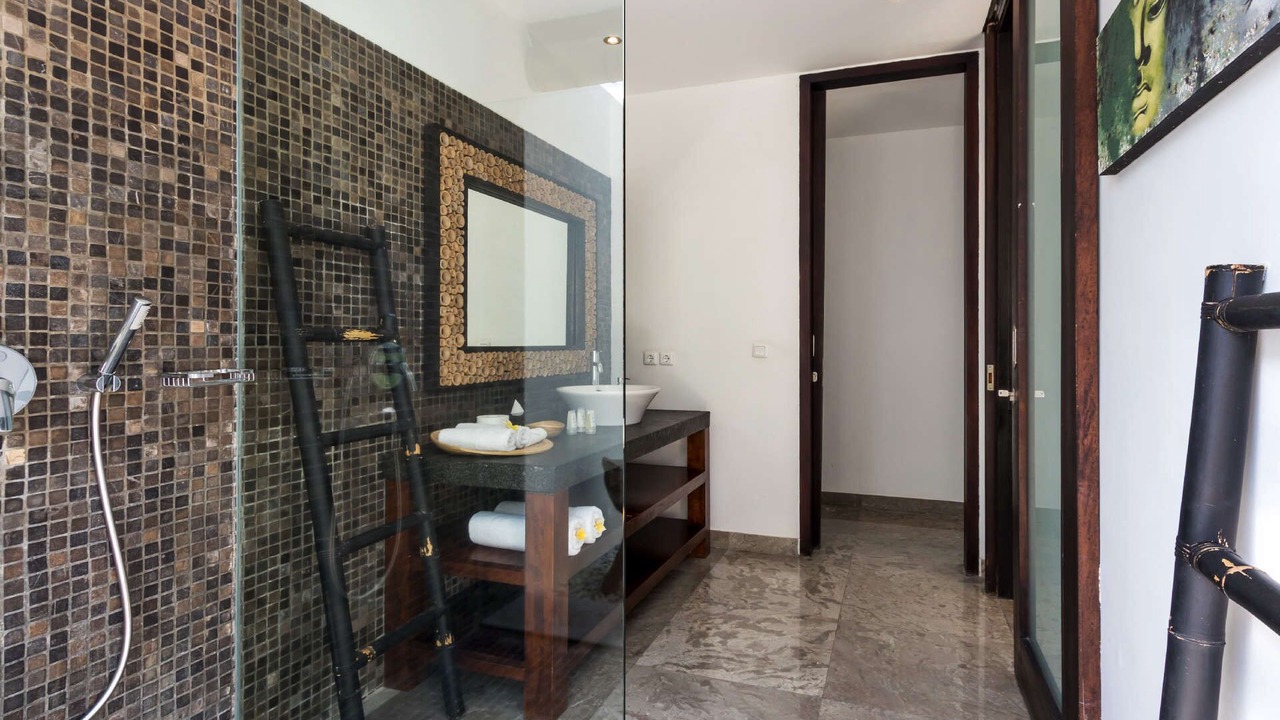 Photo of Bathroom in Petitenget