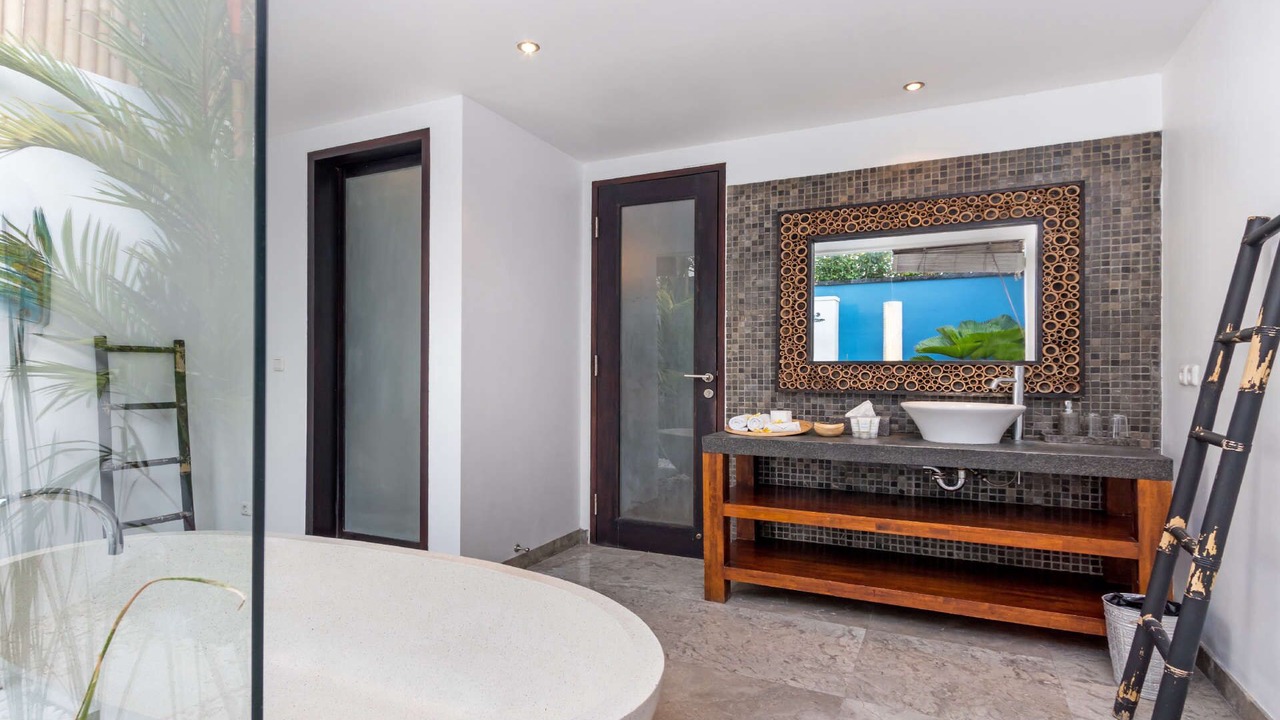 Photo of Bathroom in Petitenget