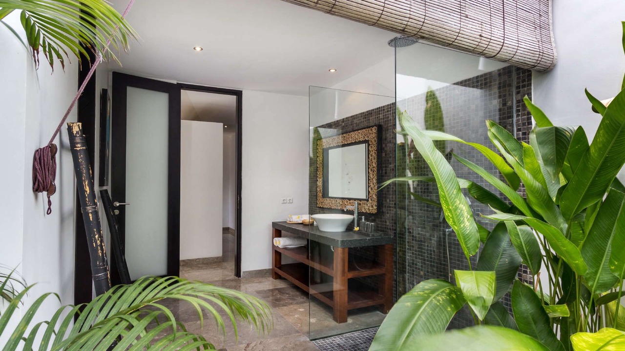 Photo of Bathroom in Petitenget