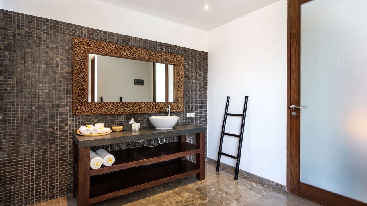 Photo of Bathroom in Petitenget