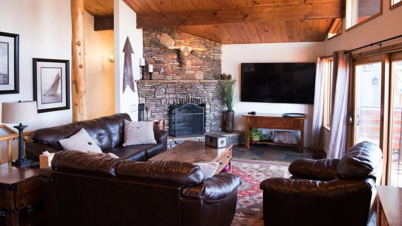 Photo of Livingroom in Fawnskin