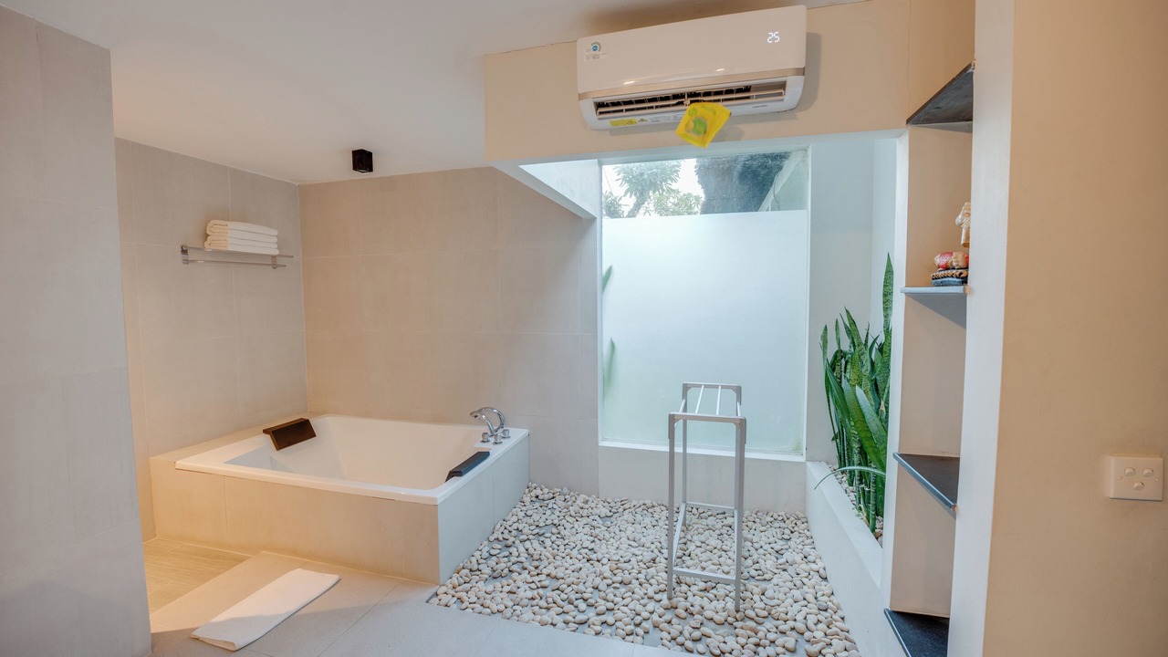 Photo of Bathroom in Sunset Road