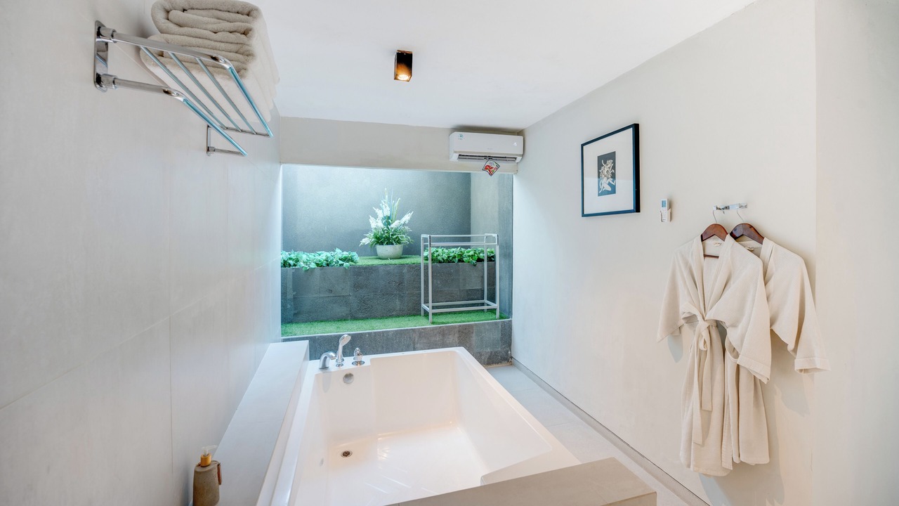 Photo of Bathroom in Sunset Road