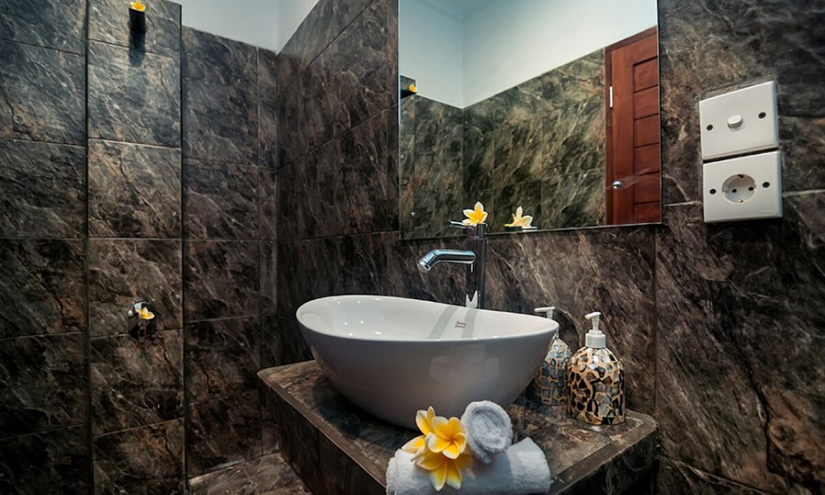 Photo of Bathroom in Petitenget