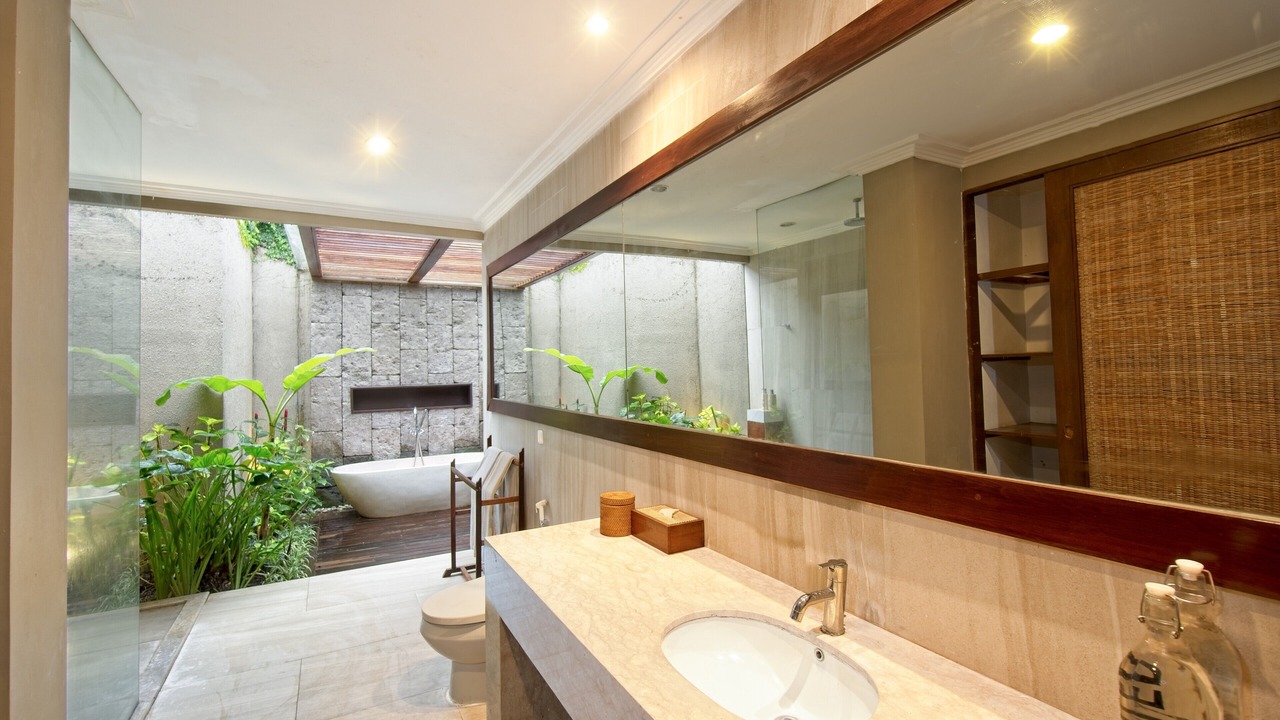 Photo of Bathroom in Petitenget