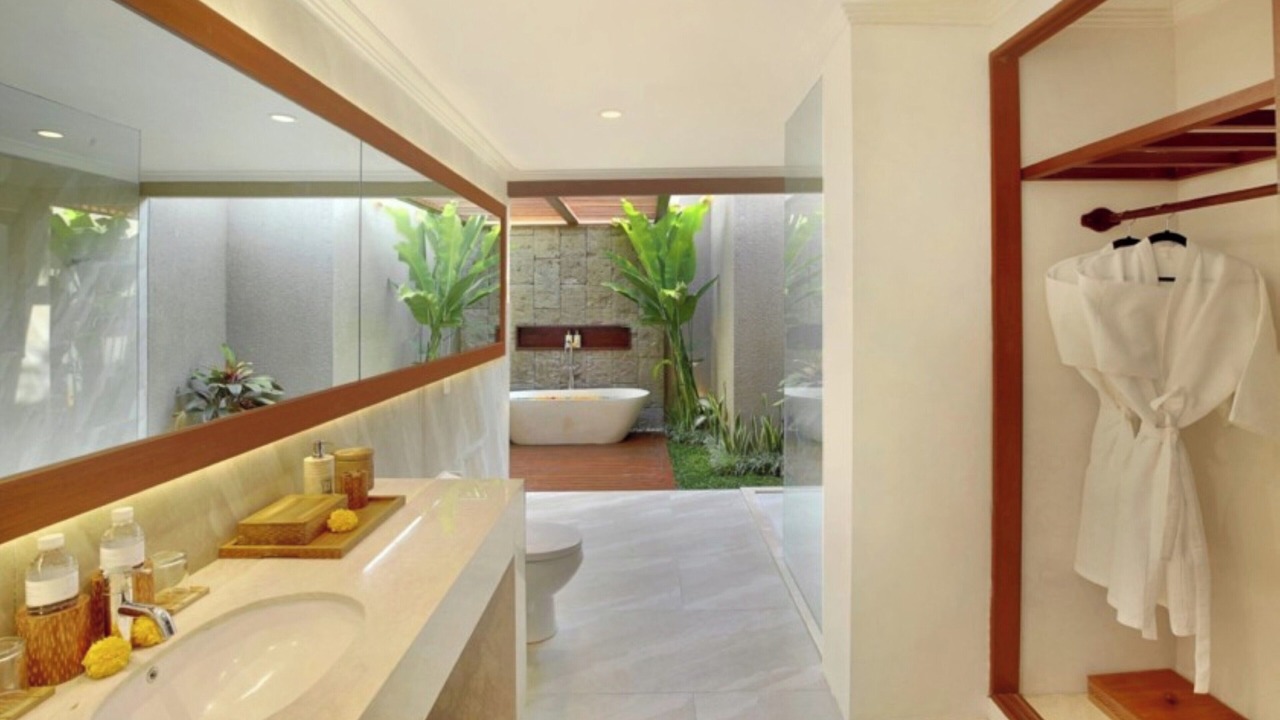 Photo of Bathroom in Petitenget