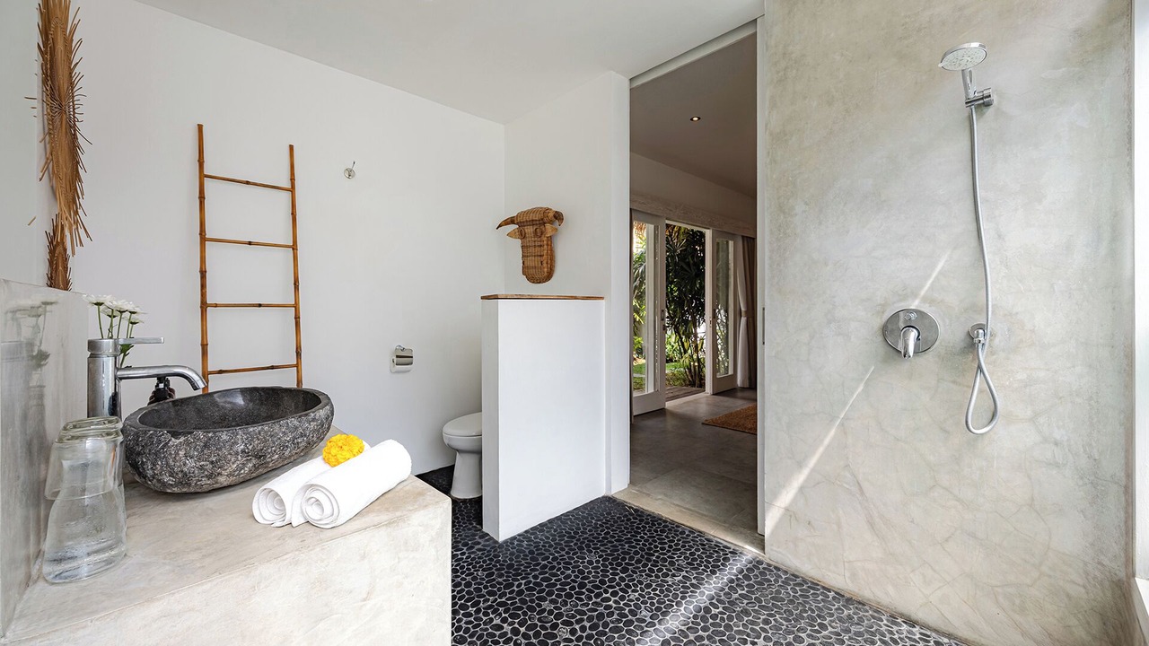 Photo of Bathroom in Petitenget