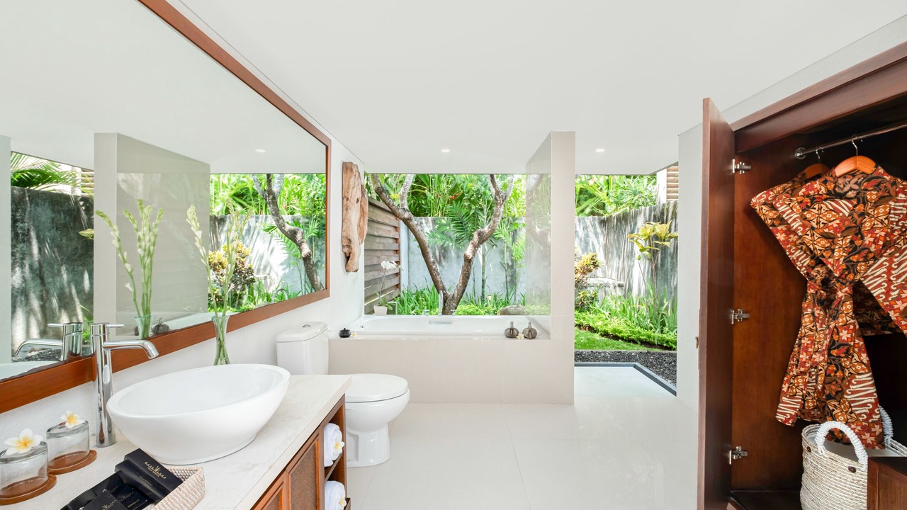 Photo of Bathroom in Petitenget