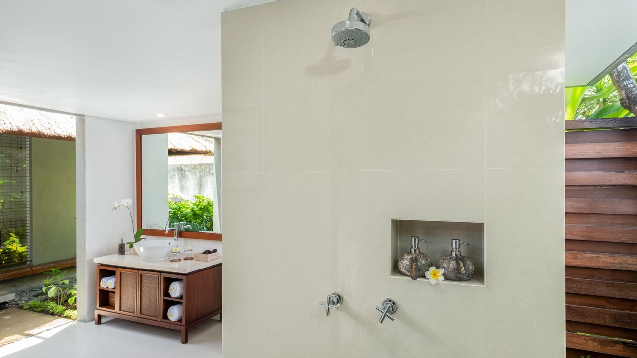 Photo of Bathroom in Petitenget