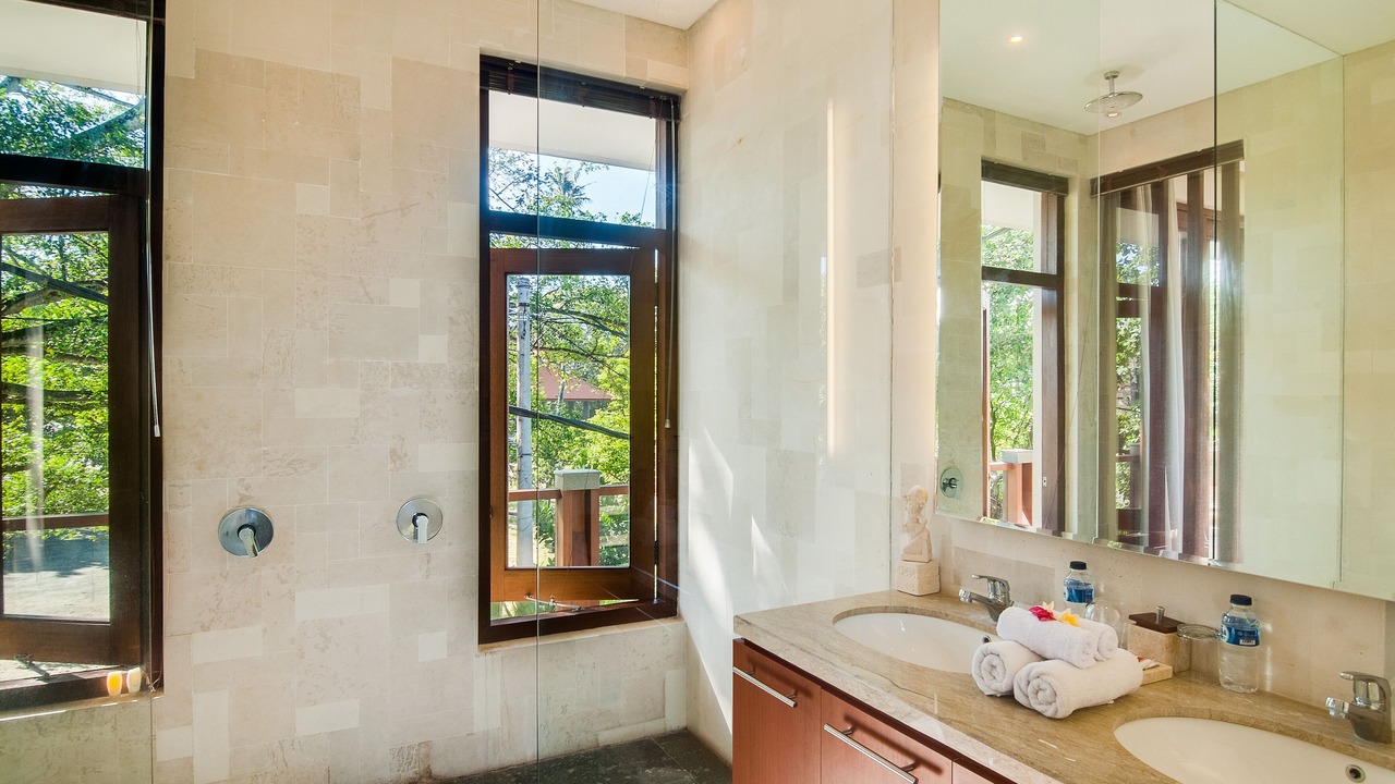 Photo of Bathroom in Petitenget