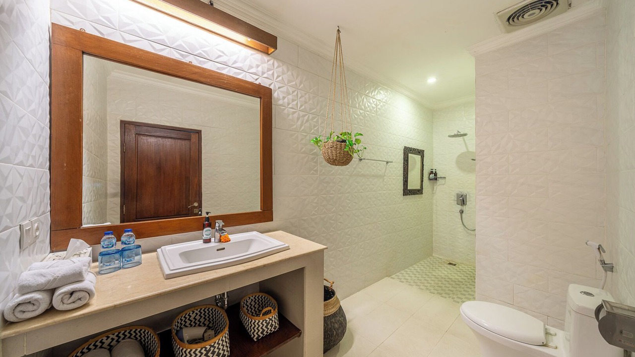 Photo of Bathroom in Petitenget