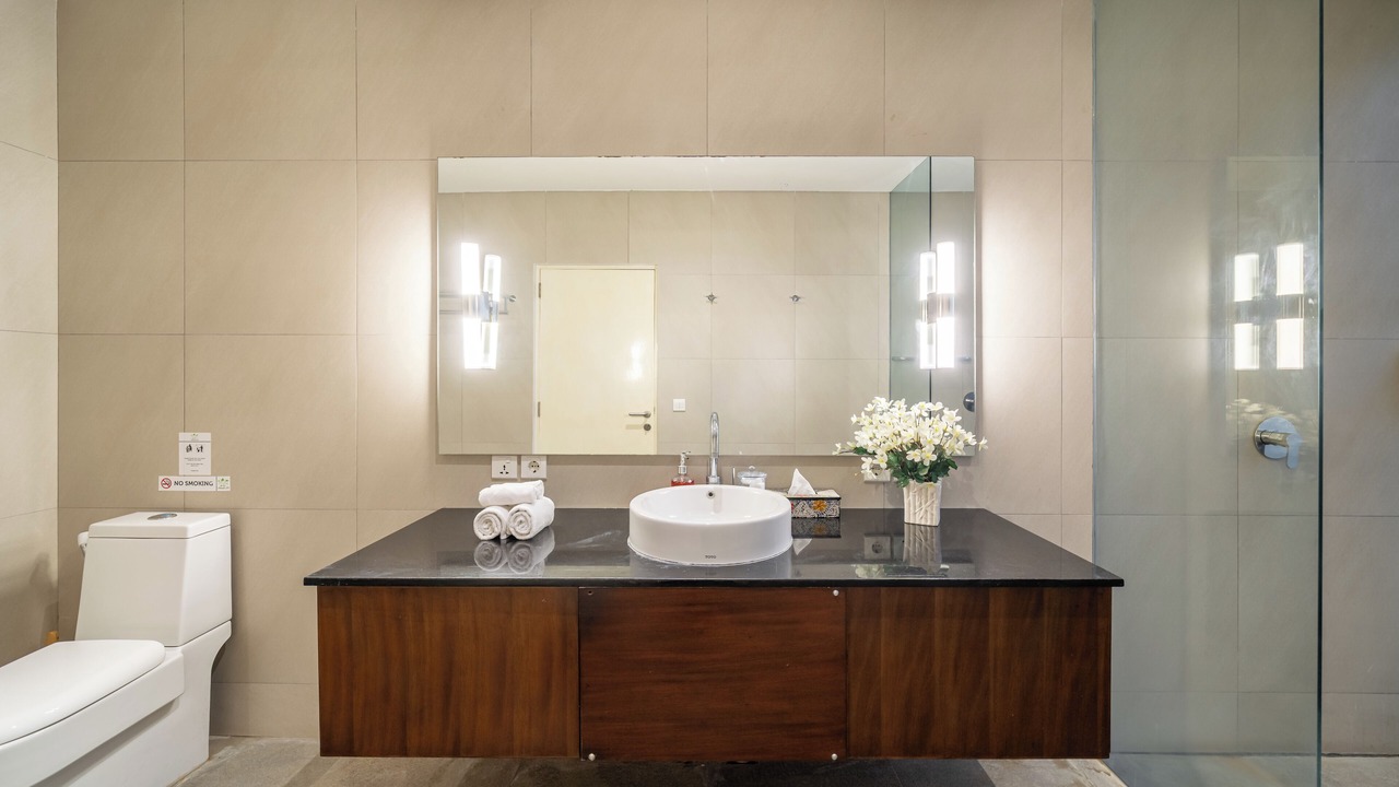 Photo of Bathroom in Petitenget