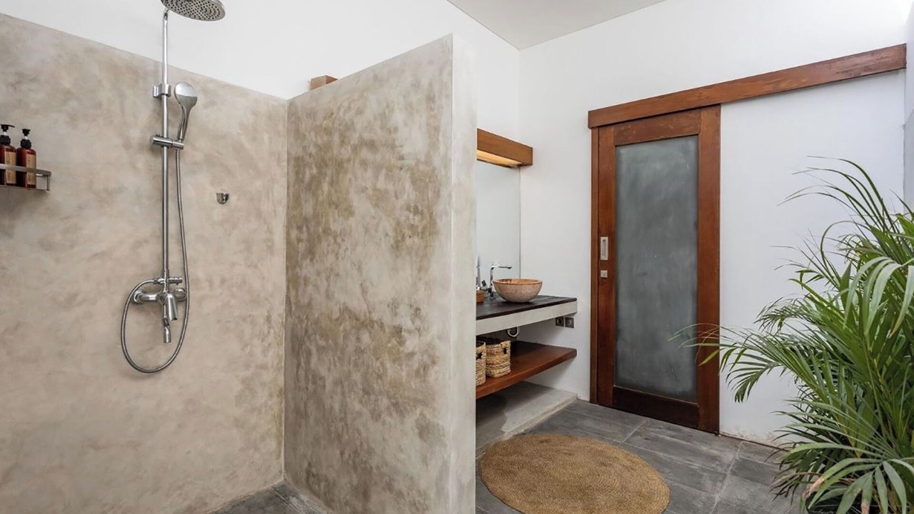 Photo of Bathroom in Sunset Road