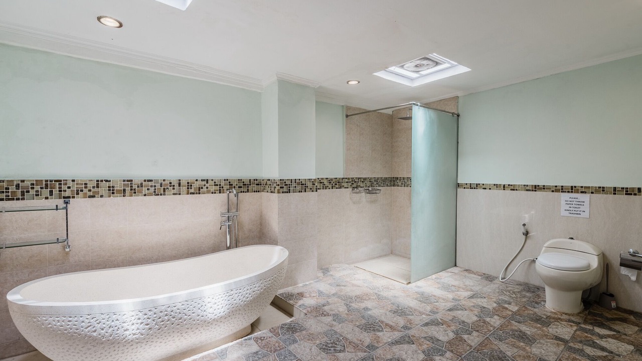 Photo of Bathroom in Sunset Road