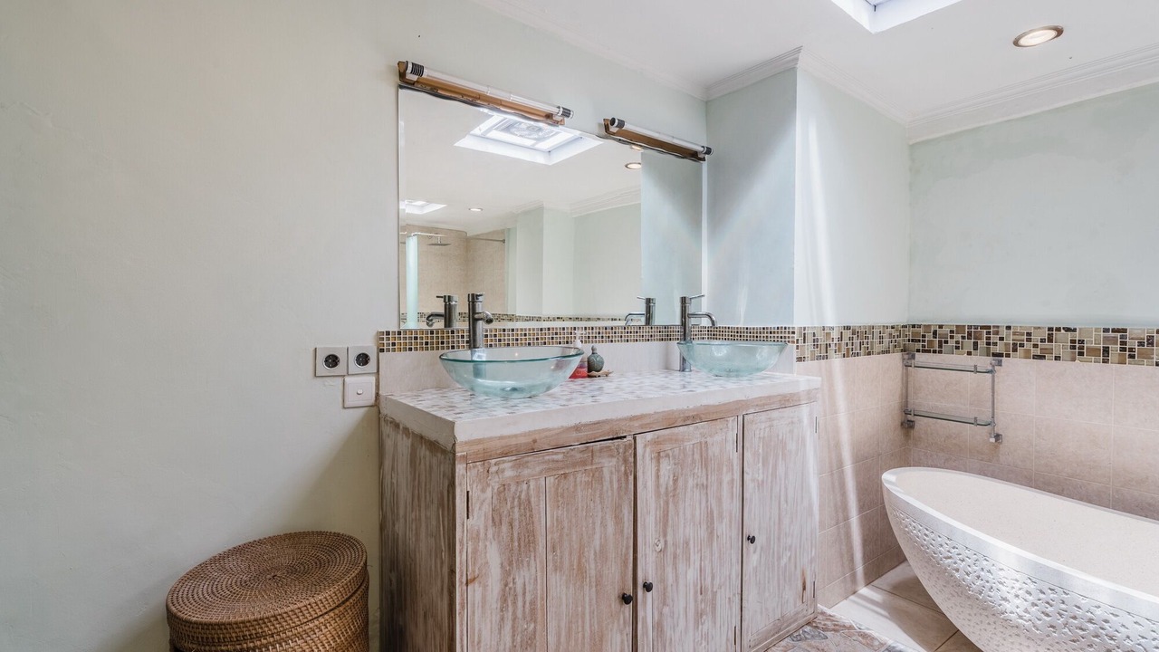 Photo of Bathroom in Sunset Road
