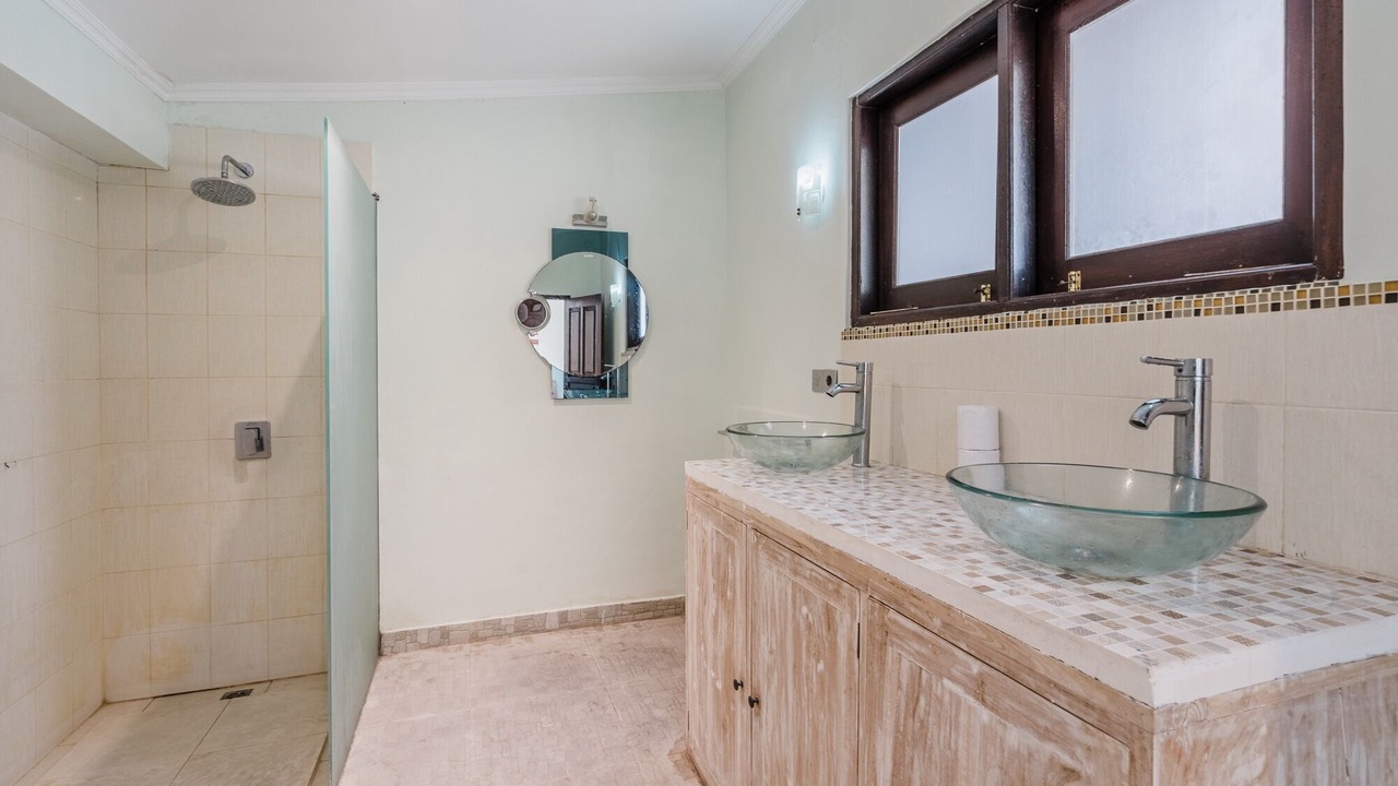 Photo of Bathroom in Sunset Road