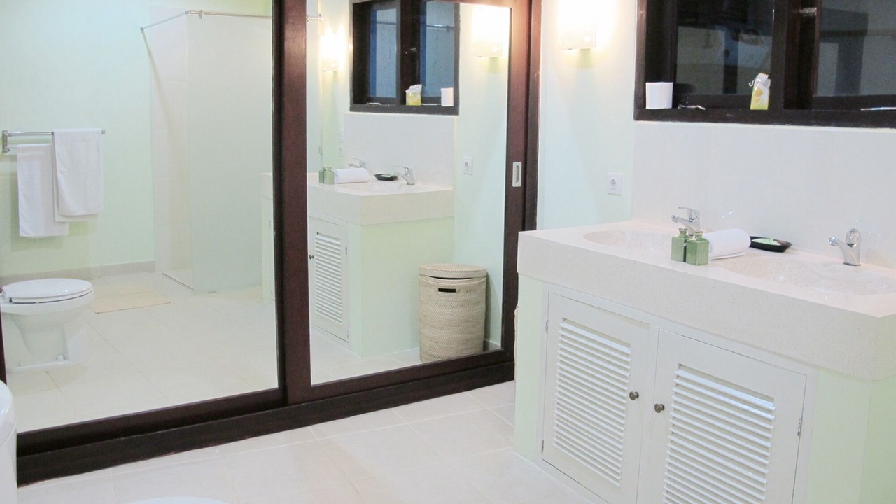 Photo of Bathroom in Sunset Road