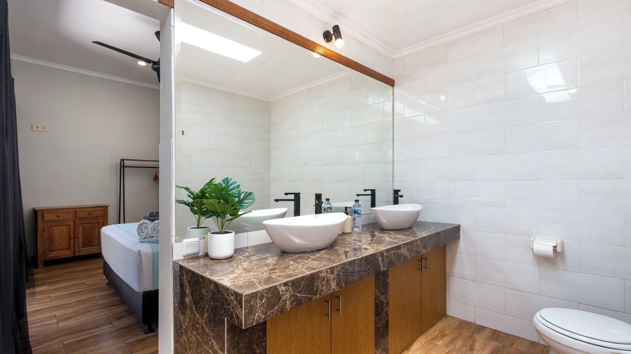 Photo of Bathroom in Laksmana