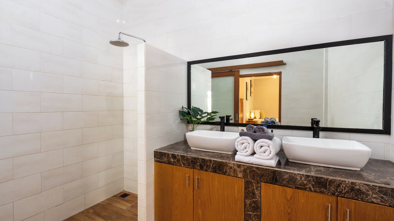 Photo of Bathroom in Laksmana