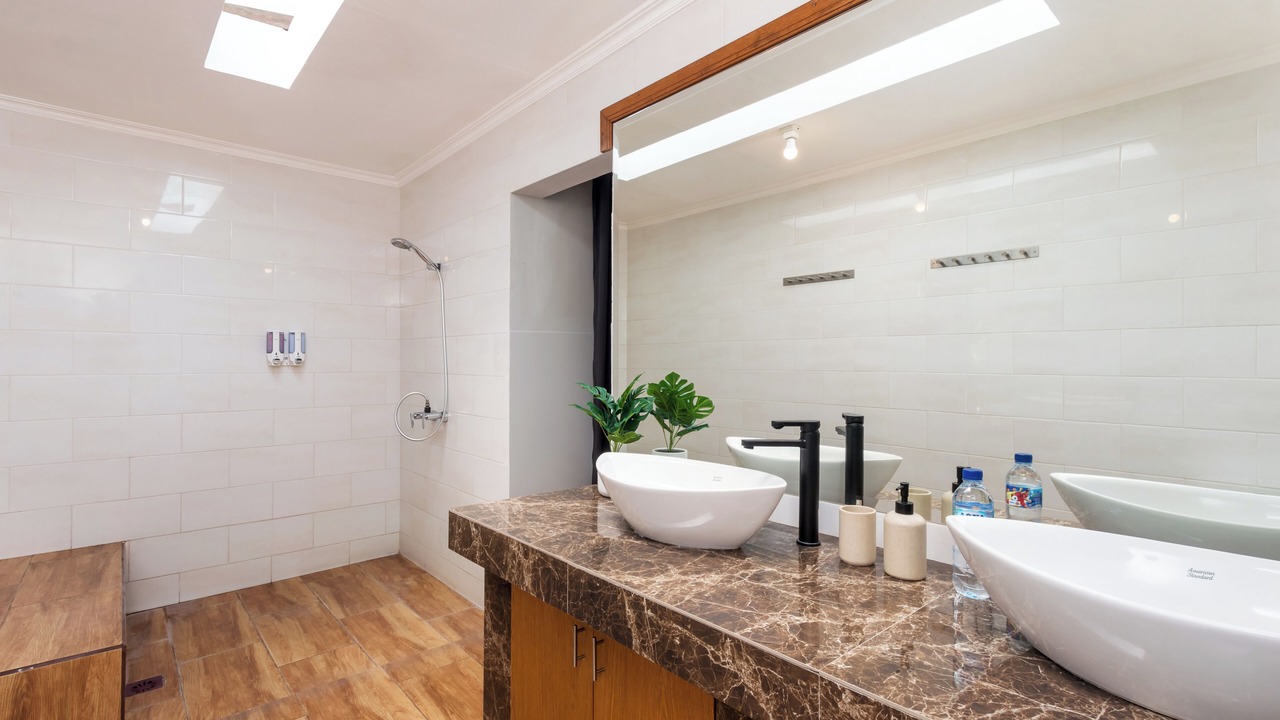 Photo of Bathroom in Laksmana