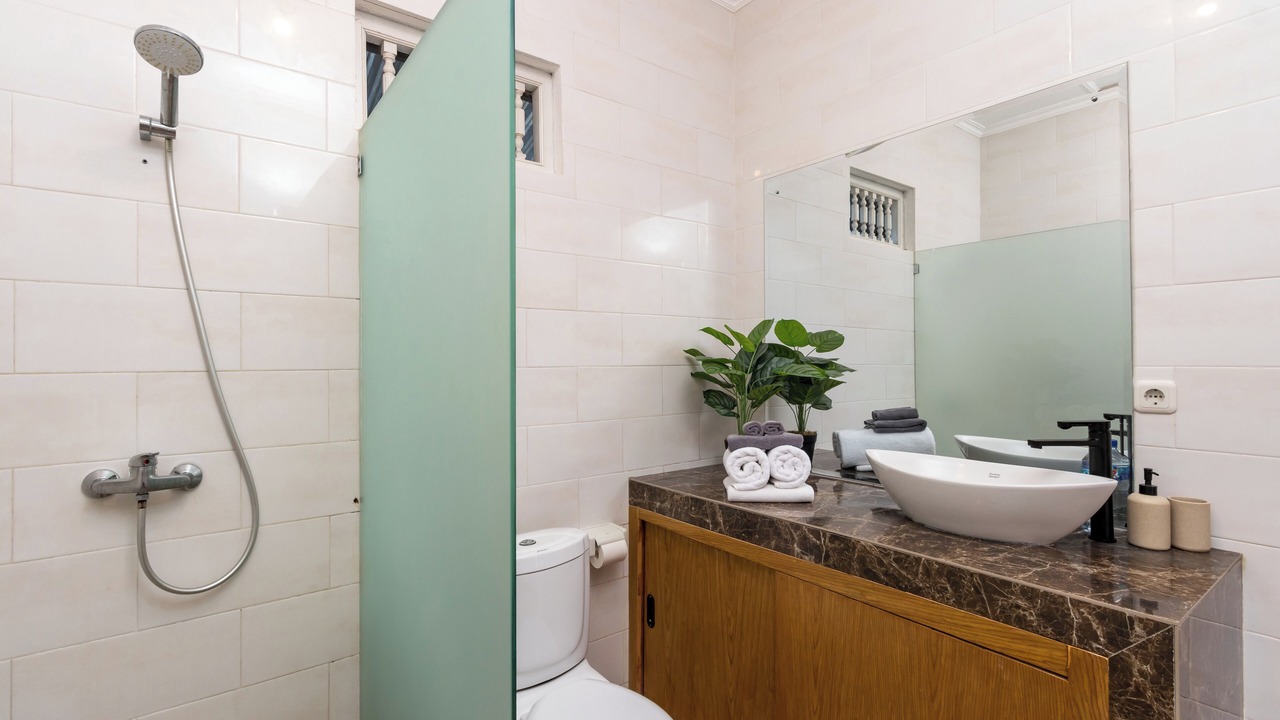 Photo of Bathroom in Laksmana