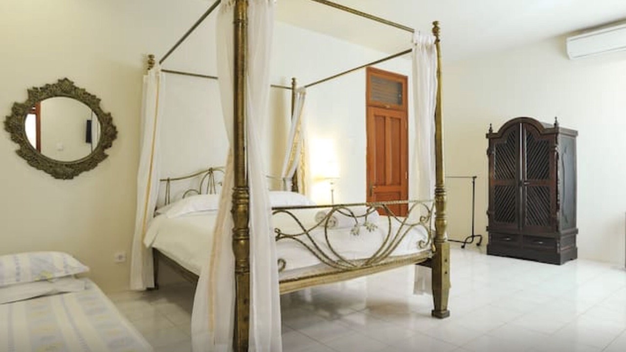 Photo of Bedroom in Kartika Plaza