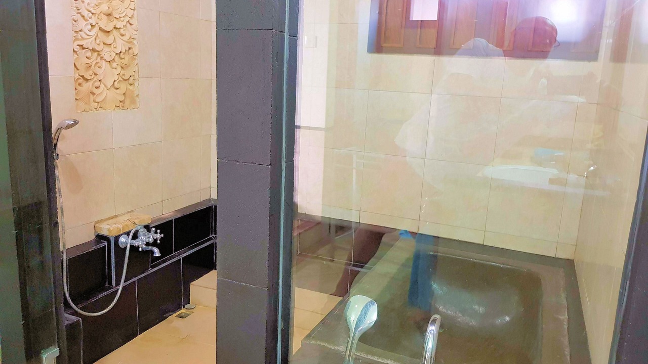 Photo of Bathroom in Mumbul