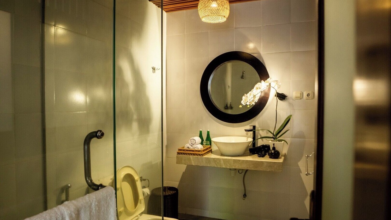 Photo of Bathroom in Kartika Plaza