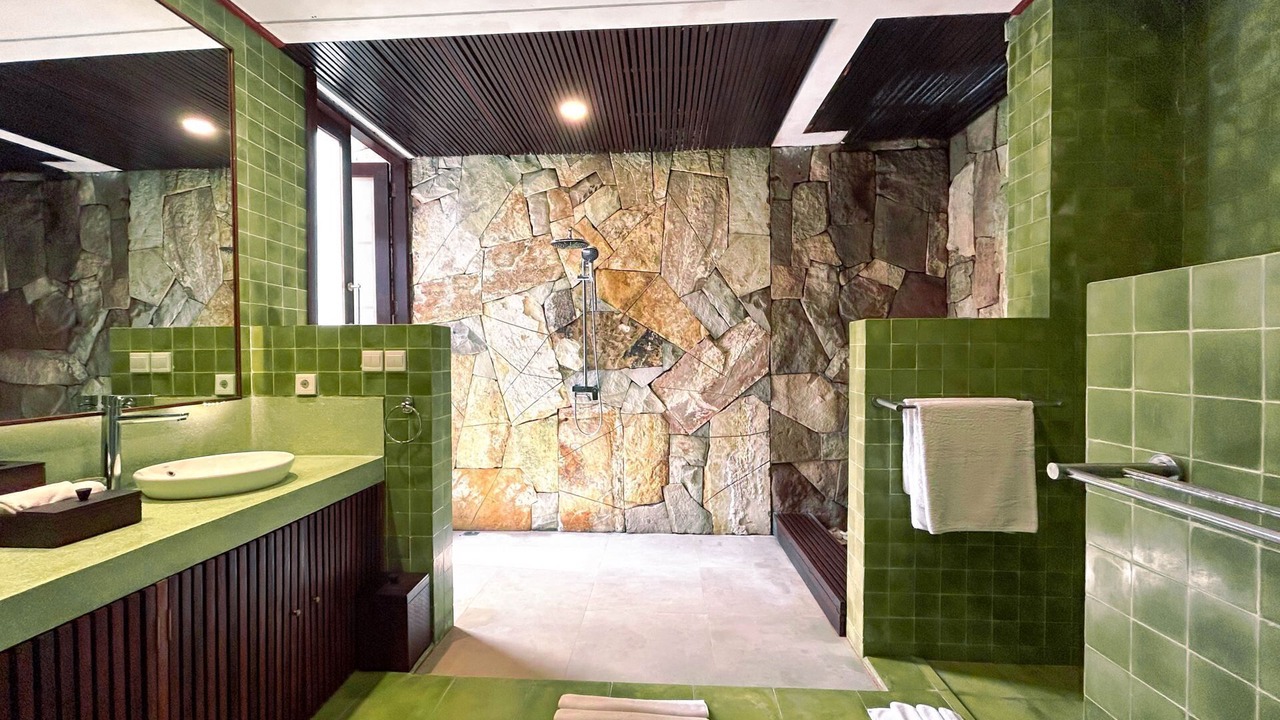 Photo of Bathroom in Sunset Road
