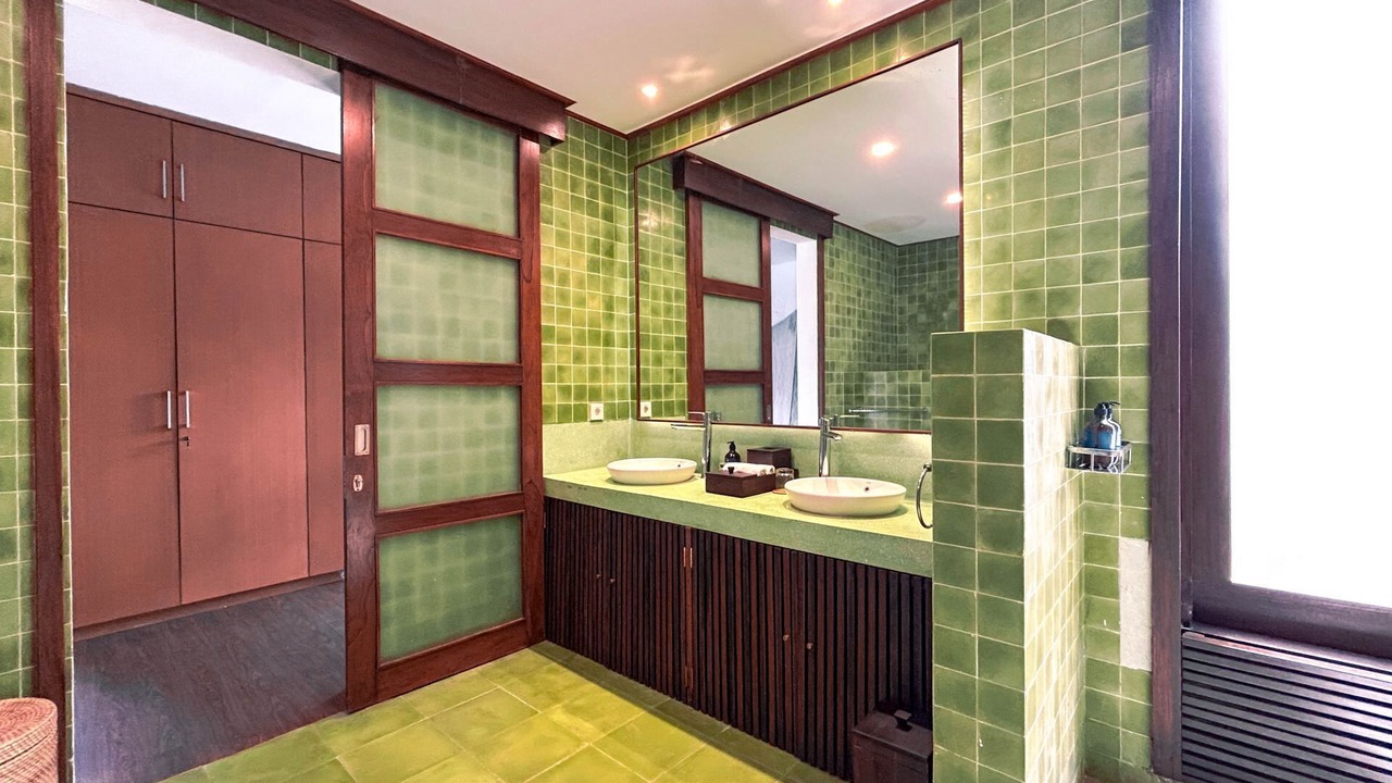 Photo of Bathroom in Sunset Road